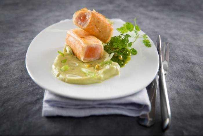 Rouleaux d’oeufs d’avocat croustillants –